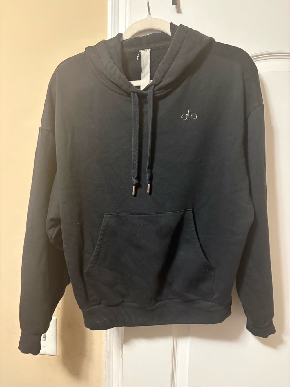 ALO Yoga Women’s Black Pullover Hoodie with Embroidered Logo